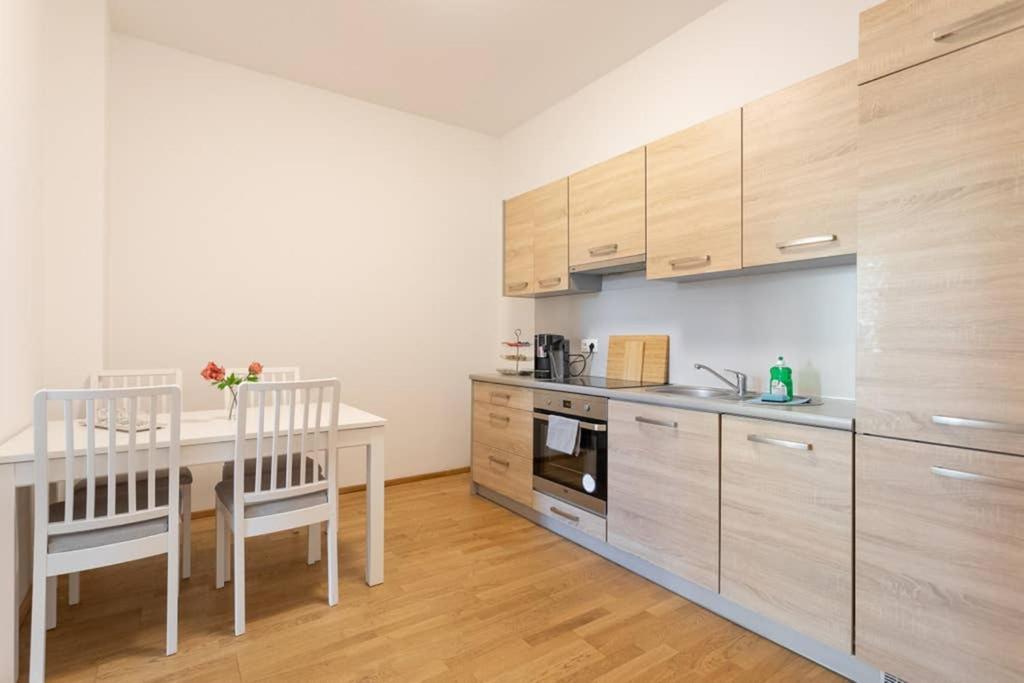 21 Zwischen Schoenbrunn Und Dem Stadtzentrum. Apt. 21 Wien